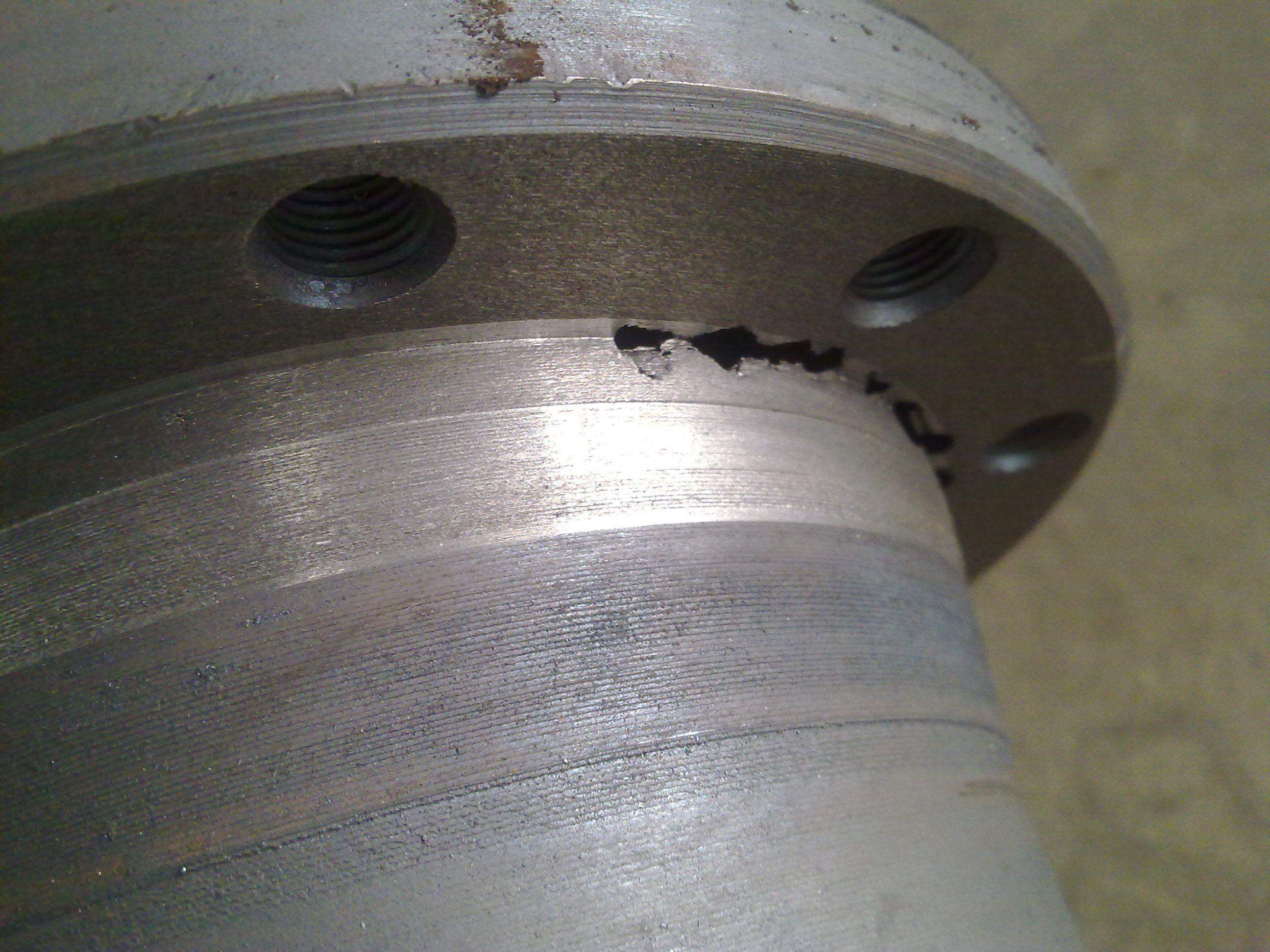 Koji su uzroci pukotina od livenog čelika?