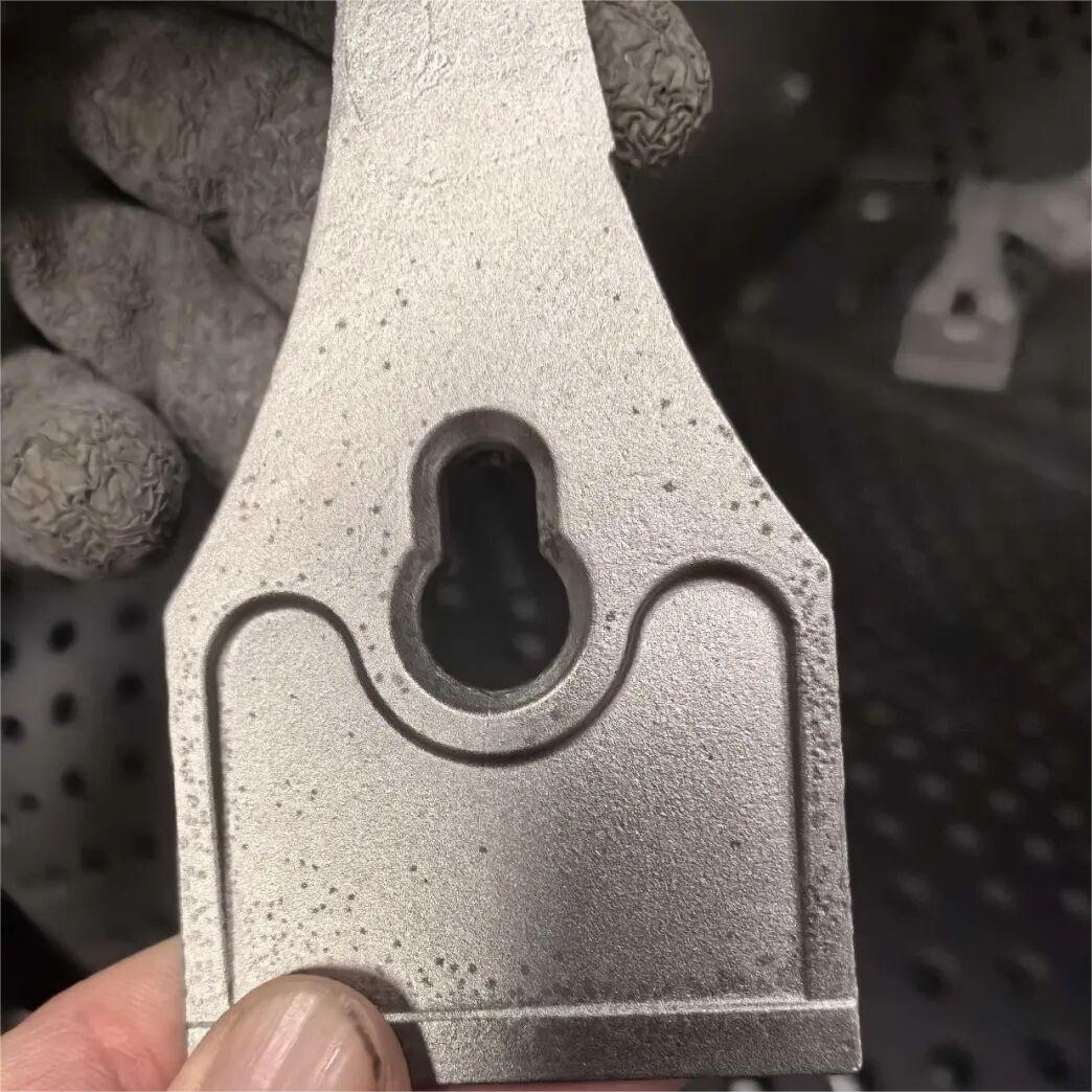 Izrada 410 delova od nerđajućeg čelika sa silicijum-solom, težine 205 grama, sa defektima površinskih oksidacionih mrlja: uzroci i rešenja