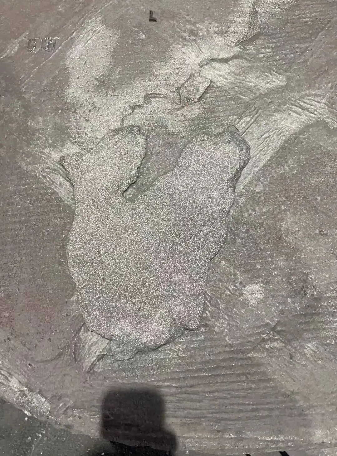 Kako se mogu riješiti defekti poput pješčanih bubuljica na gornjoj površini dijelova od sivog lijeva proizvedenih lijevanjem u pijesak od smole?